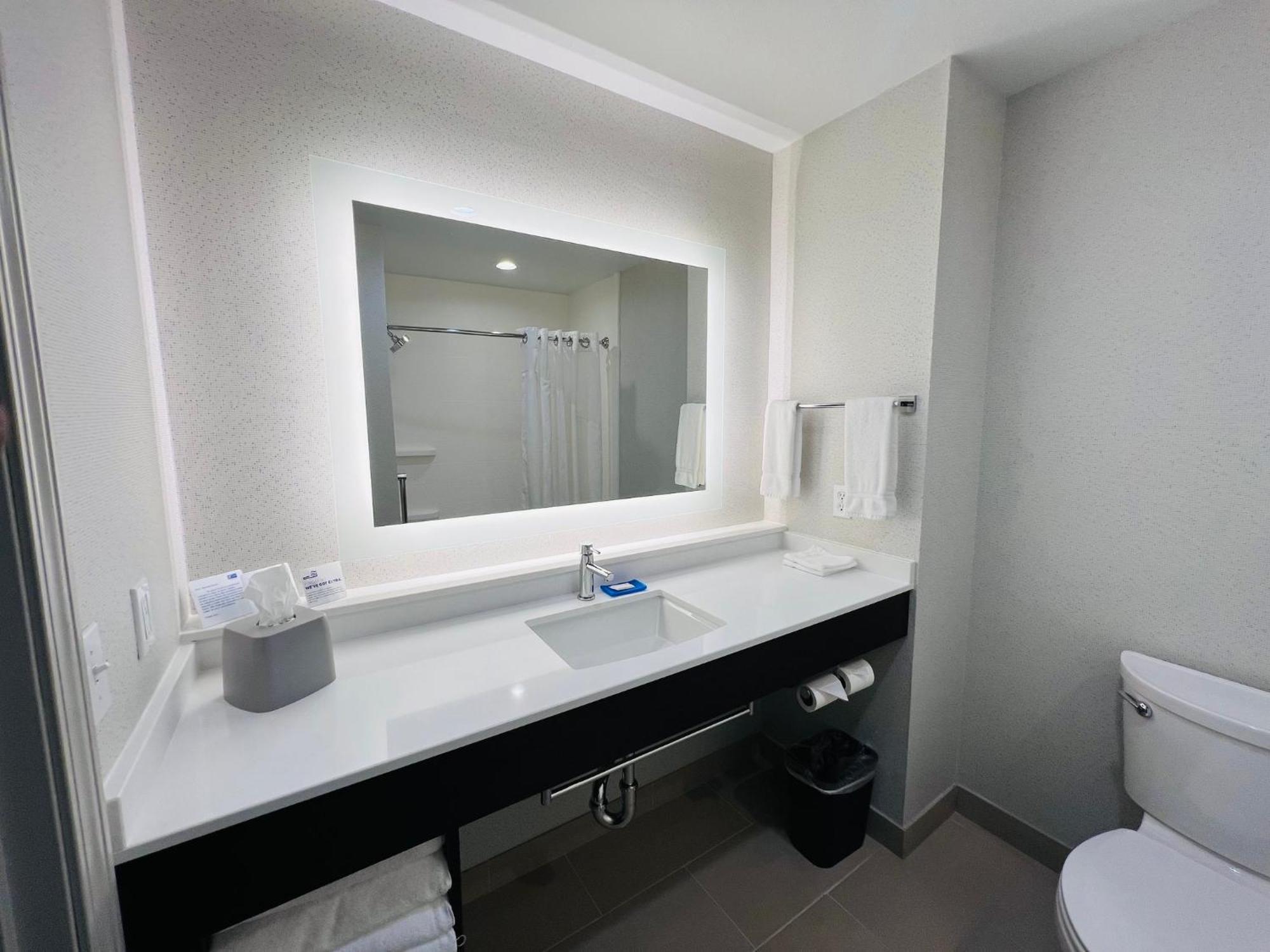 Holiday Inn Express & Suites Salinas By Ihg Exterior foto