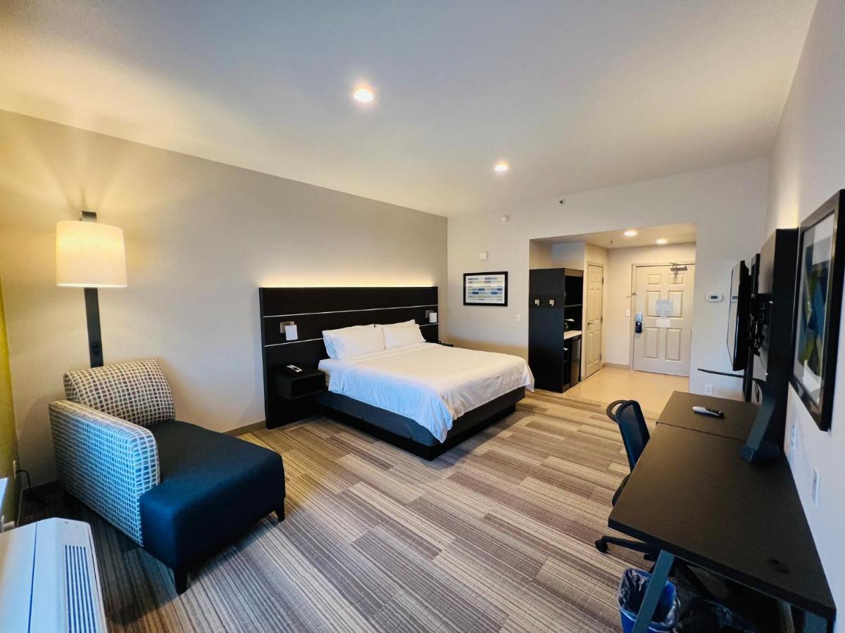 Holiday Inn Express & Suites Salinas By Ihg Exterior foto