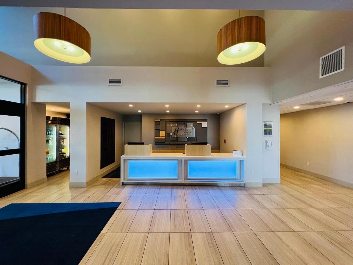 Holiday Inn Express & Suites Salinas By Ihg Exterior foto