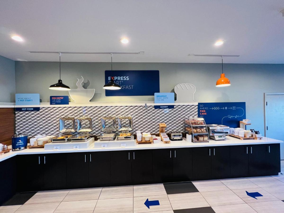 Holiday Inn Express & Suites Salinas By Ihg Exterior foto