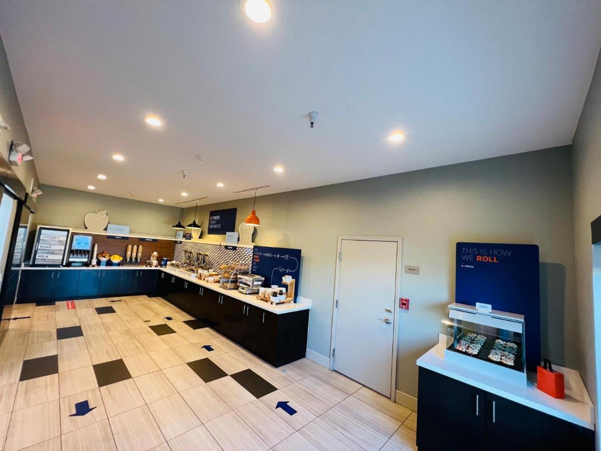 Holiday Inn Express & Suites Salinas By Ihg Exterior foto